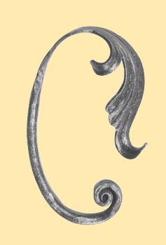 Meisterbarock C-Schnörkel 16x8mm; gehämmert; mit Blatt; Höhe 145mm; Breite 100mm; rechts
